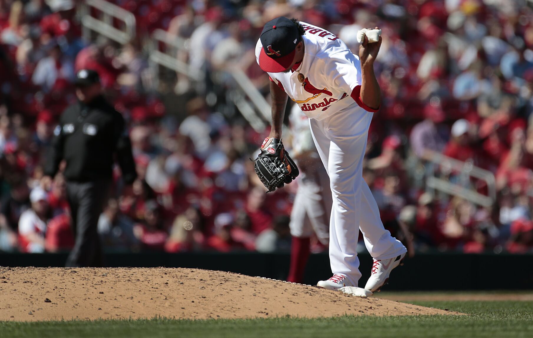 Cardinals look to split series against D-backs